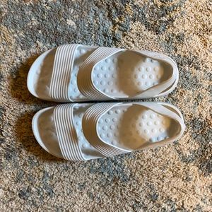 Oiselle Sport Sandals! 🩴